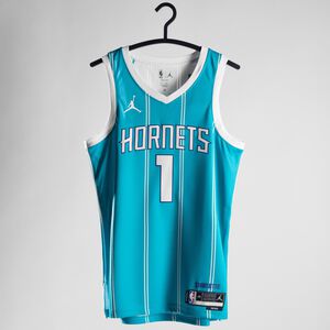 NBA Charlotte Hornets LaMelo Ball Icon Edition Swingman Trikot Herren, blau / weiß, zoom bei OUTFITTER Online